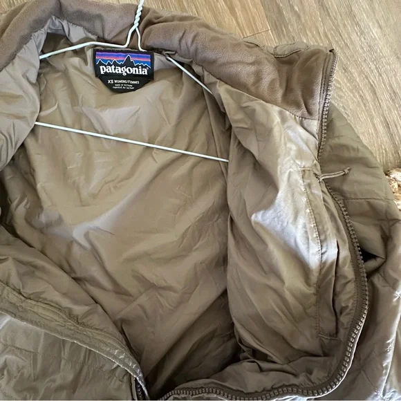 Patagonia womens lightweight Tan Jacket - Picture 5 of 5